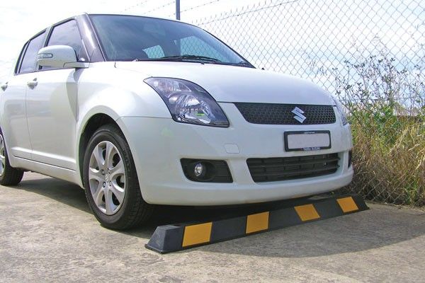 BARRIER RWS1650 RUBBER WHEEL STOP WITH KIT 14 FIXINGS