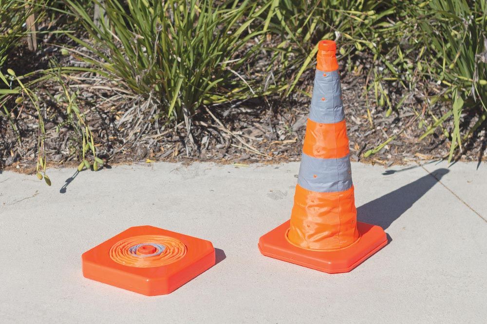 MAXER TRAFFIC CONE - 720MM - COLLAPSIBLE