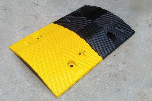 BARRIER SMTC350BY ROUND RUBBER SPEED HUMP-350X500X50MM